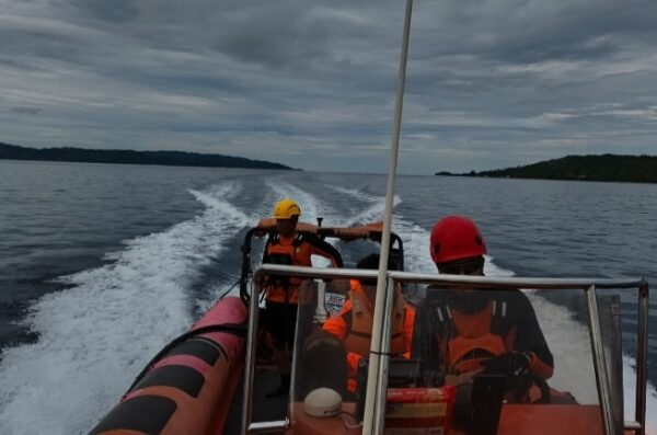 Nelayan Jatuh Ke Laut Unit Siaga SAR Lakukan Pencarian