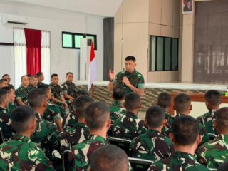 Pangdam XXIII/Palaka Wira Beri Arahan dan Motivasi kepada Prajurit Yonif TP 917 dan 918 di Palu