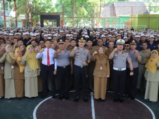 Tingkatkan Kedisiplinan Siswa, SMKN 1 BENDO Gelar Upacara Bersama Kapolres Magetan
