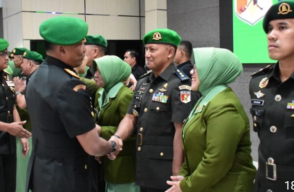 PANGDAM XXIII/PALAKA WIRA PIMPIN SERTIJAB EMPAT PEJABAT KODAM”